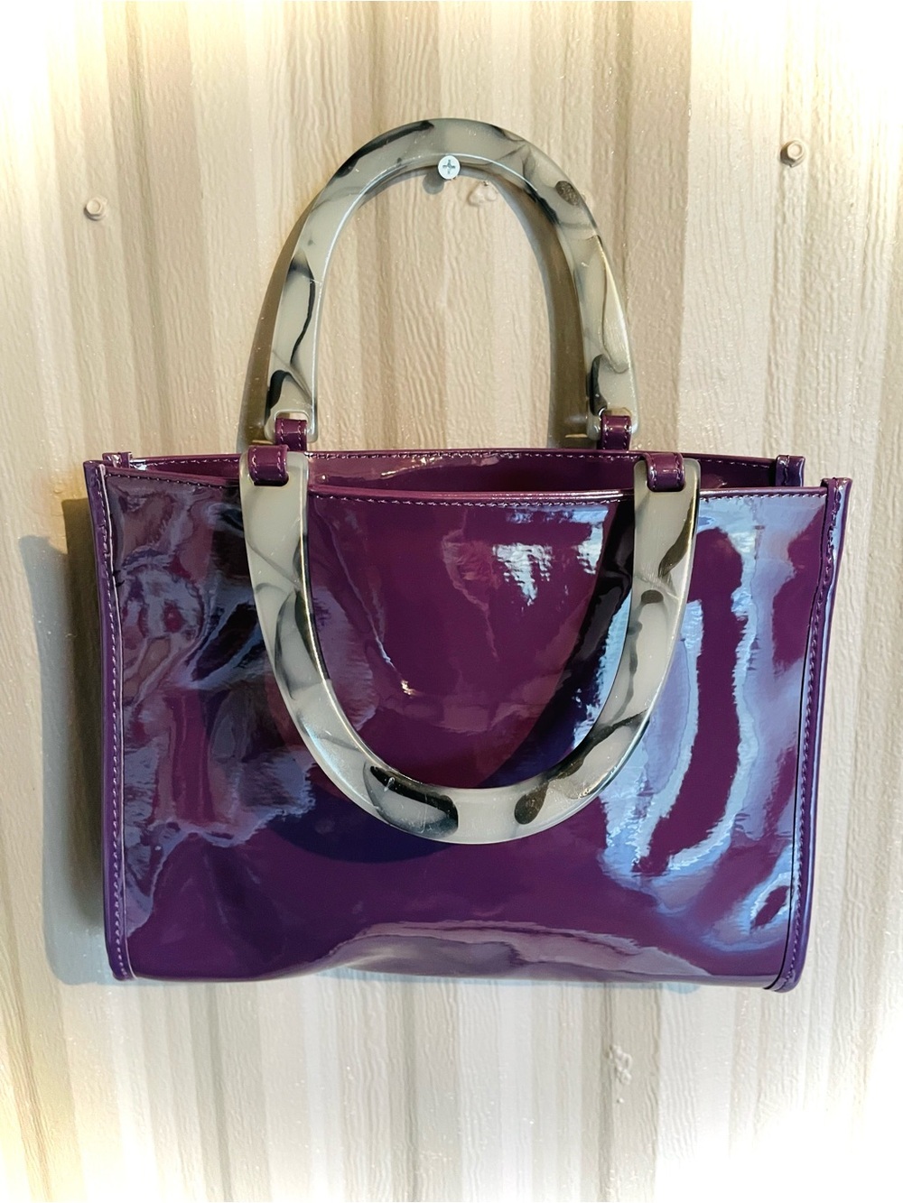 VTG Neiman Marcus Patent Tote Bag Plum Purple Handbag Marbled Lucite Handles - Picture 3 of 9